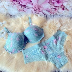 PINK 
EVERYWHERE T-SHIRT LIGHT LINED BRA & PANTY